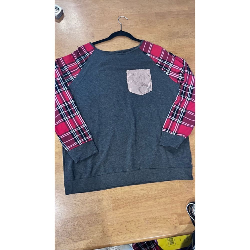 GRAY TOP WITH BUFFALO PLAID SLEEVES GOLD SEQUIN POCKET WOMENS SIZE XL CHRISTMAS - Picture 3 of 10